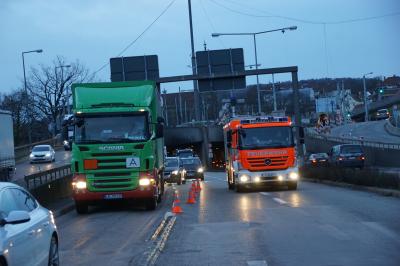 Stuttgart Bad Cannstatt: Verkehrschaos nach PKW Unfall